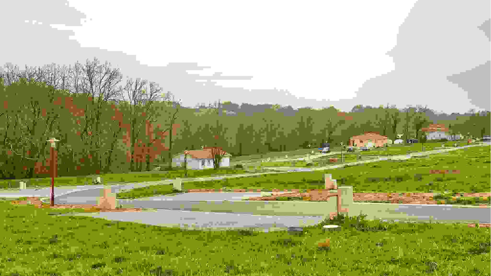Terrain constructible de 900m2 à Nassiet