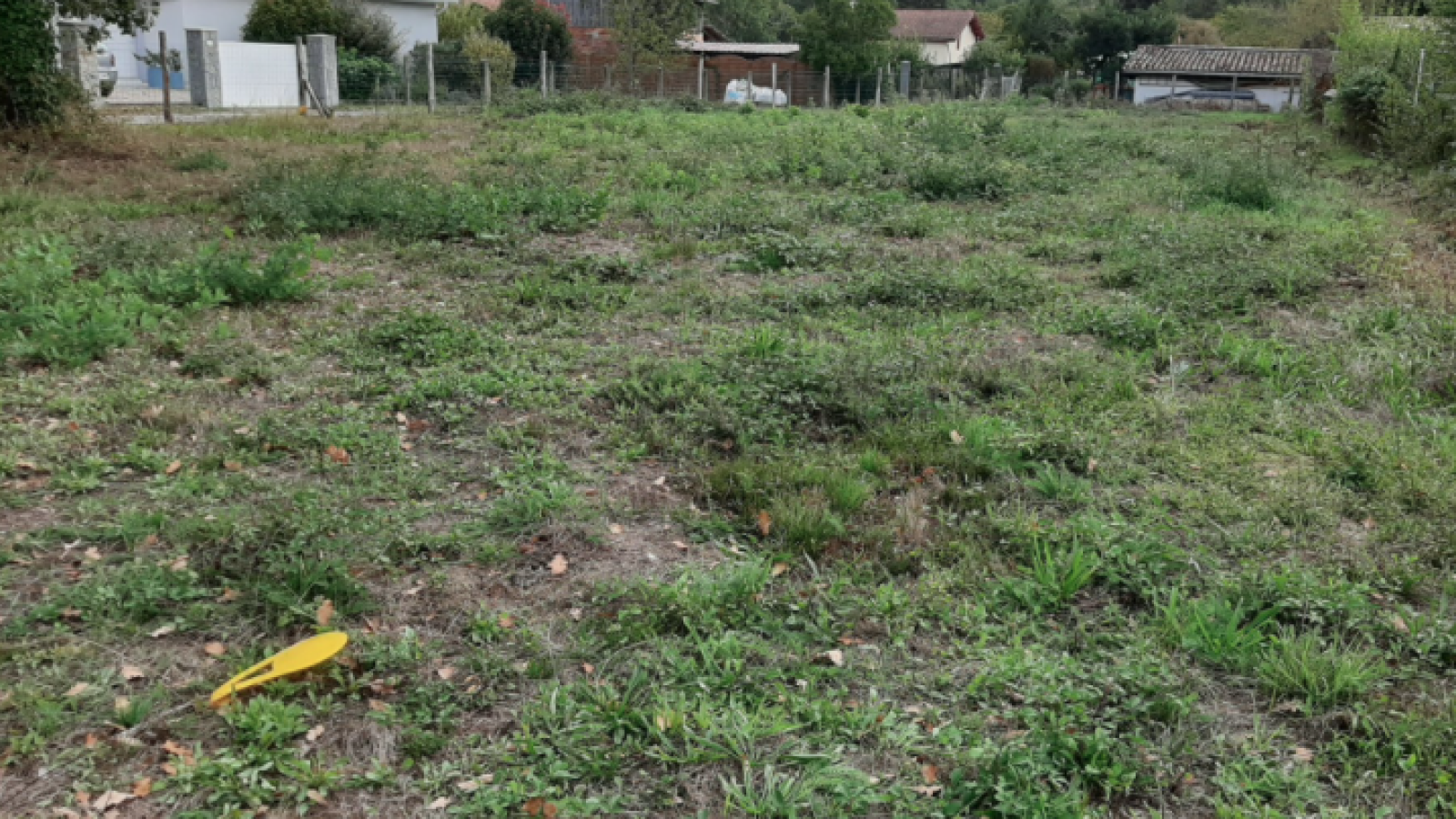 Terrain constructible de 1350m2 à Saugnac-et-Muret